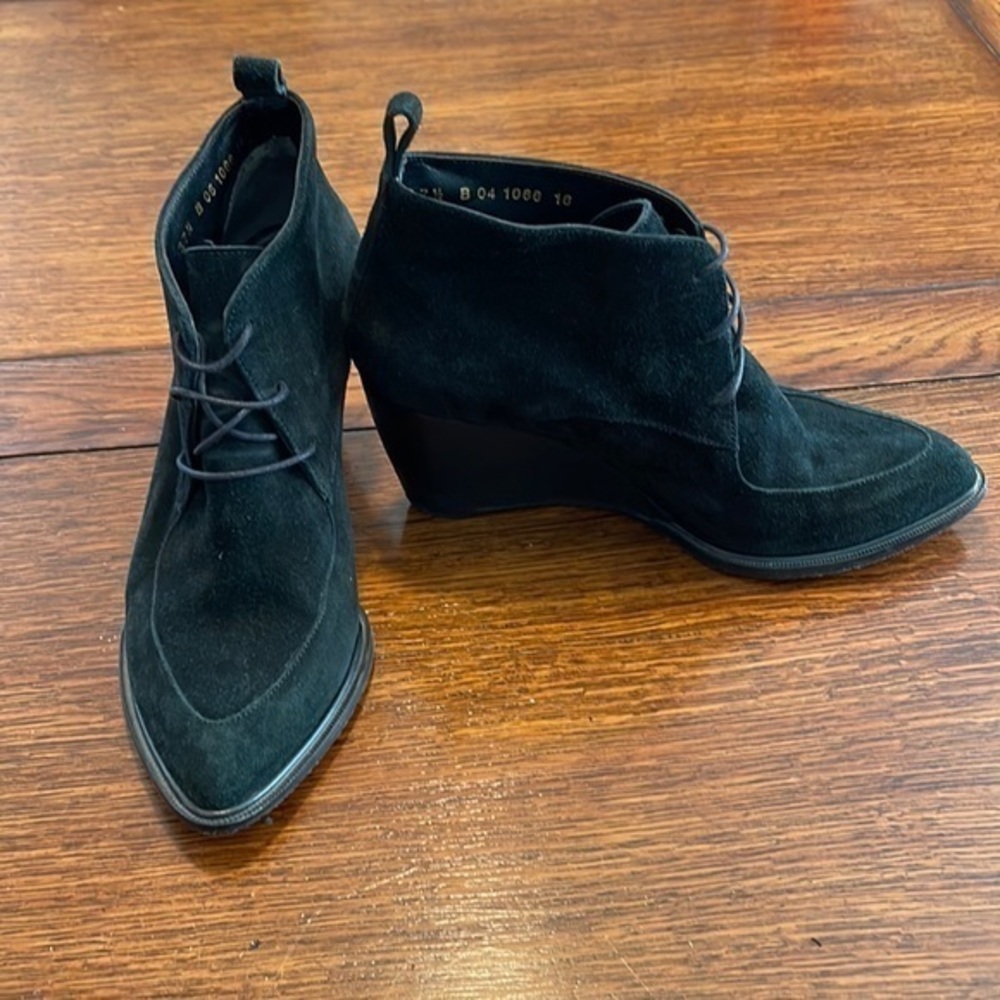 Robert Clergerie Black Suede Wedge Lace Up Pointy Toe Bootie 37.5 / 7.5.
